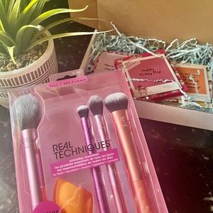 Real Techniques And Makeup Revolution x 3 Eyeshadow pallets Haul